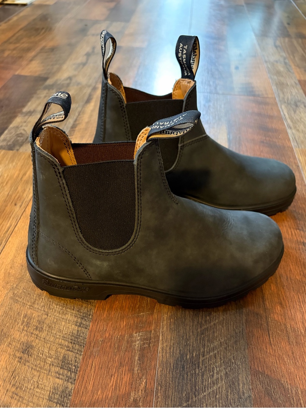 Blundstone Women’s Classics #587 Leather Chelsea Boots
